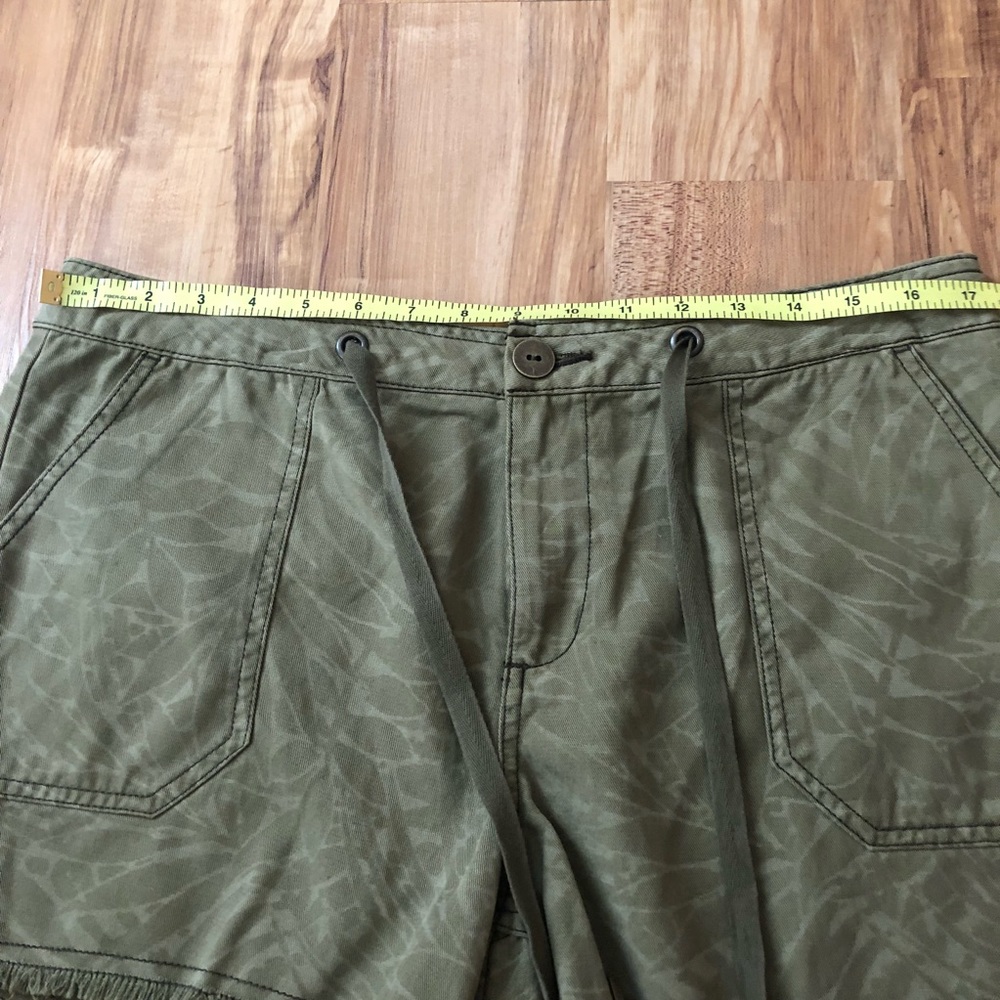 Lola Rae Green Drawstring Shorts 30 - Picture 3 of 7